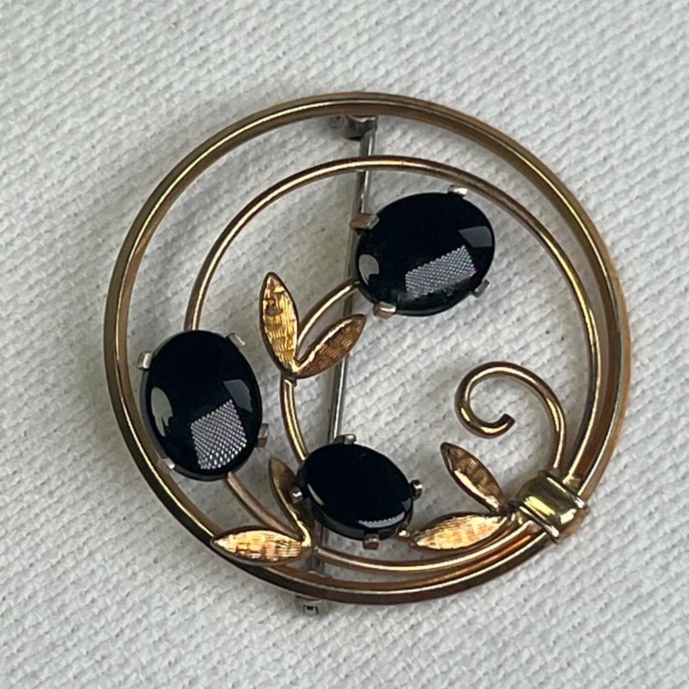 Vintage Krementz Circular OnyxLike Stone Broach MCM MobWife CottageCore Goth Vib